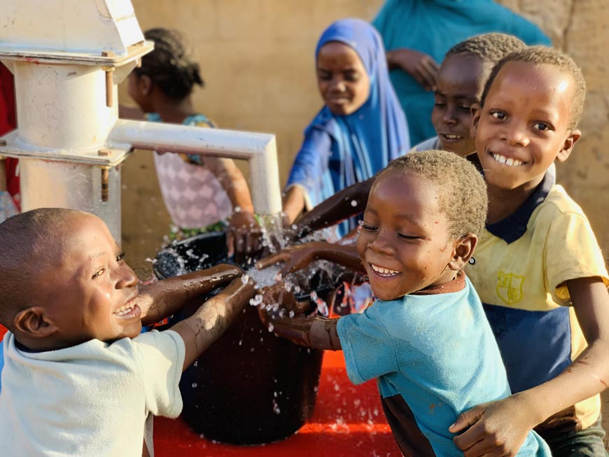 Afrika ve Asya'da Su Kuyuları Açılmaya Başladı