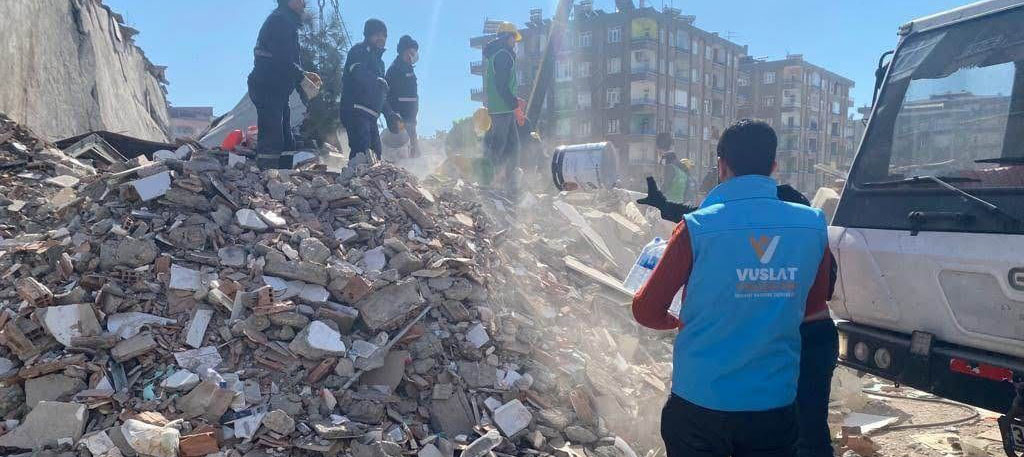 Deprem Bölgesinde Faaliyetlerimize Devam Ediyoruz
